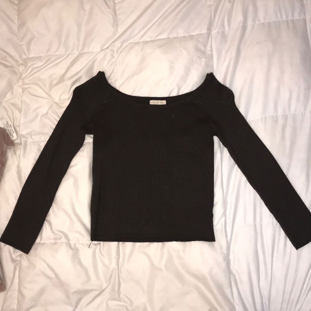Off the shoulder mid torso top